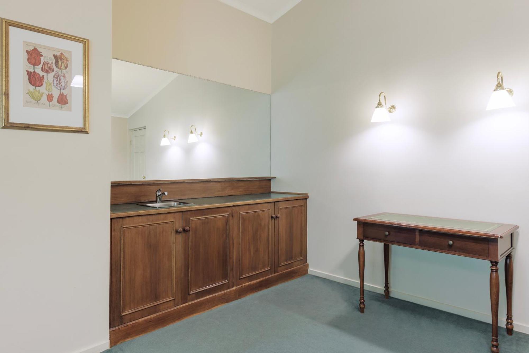 Elizabethan Lodge Мелбърн Екстериор снимка